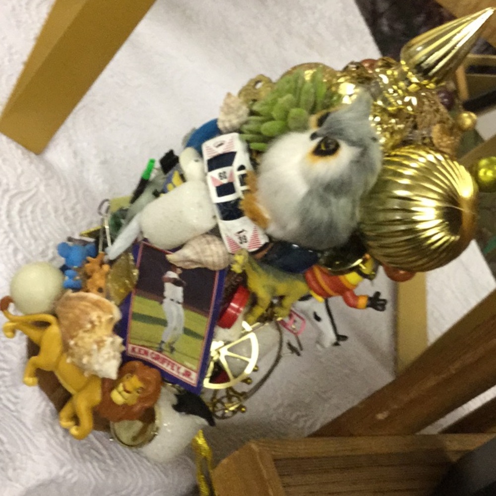 Christmas I SPY trinket tree minions baseball memorabilia festival farmer’s - Picture 2 of 12